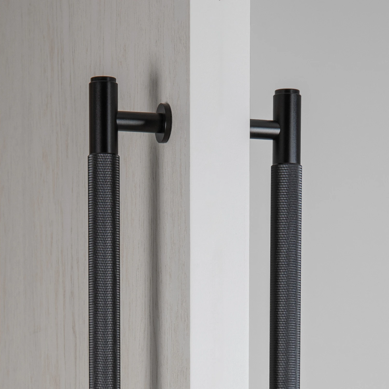 PULL BAR / DOUBLE-SIDED / BLACK - This Old House - Image 2