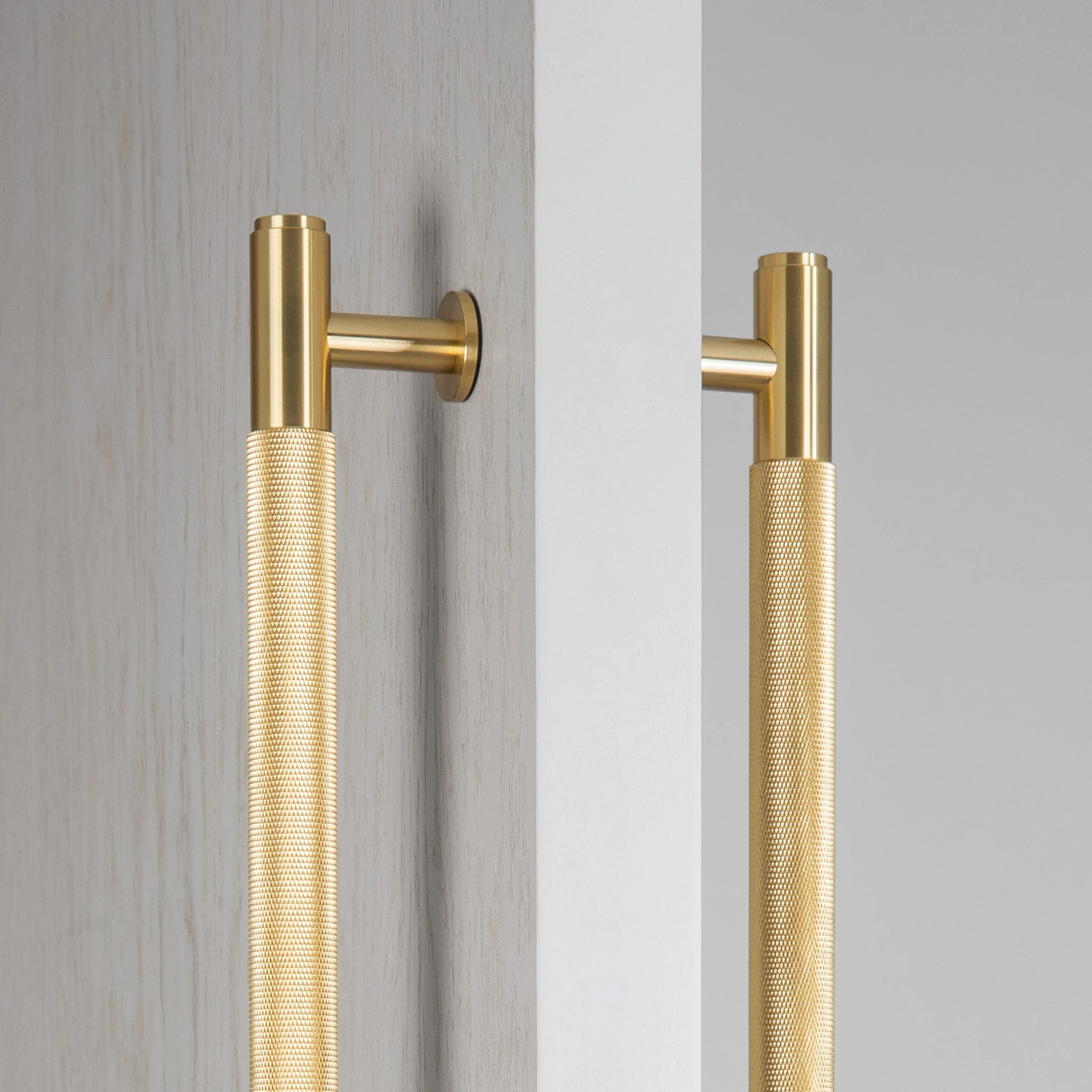 PULL BAR / DOUBLE-SIDED / BRASS - This Old House - Image 2